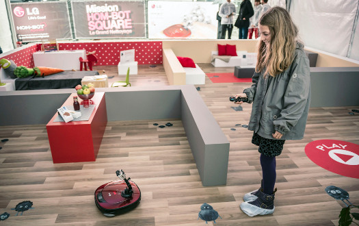 LG Hom-Bot Square