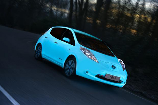 Nissan’ın yeni otomobili karanlıkta parıldıyor [Video]