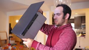 Macbook YouTube fenomeni