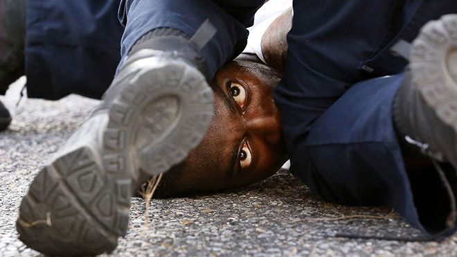 Jonathan Bachma'nın "Protestor’s Eyes" isimli fotoğrafı