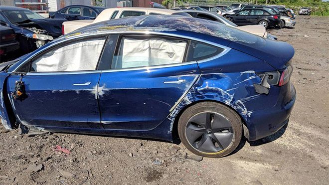 Tesla Model 3 kaza