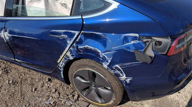 Tesla Model 3 kaza