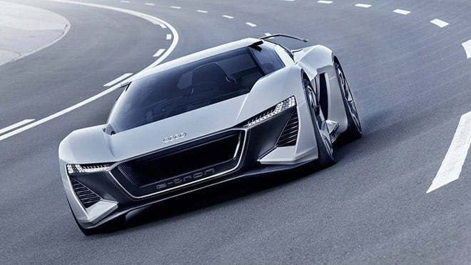 Audi PB18 e-tron vs yeni Tesla Roadster