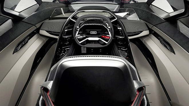 Audi PB18 e-tron vs yeni Tesla Roadster