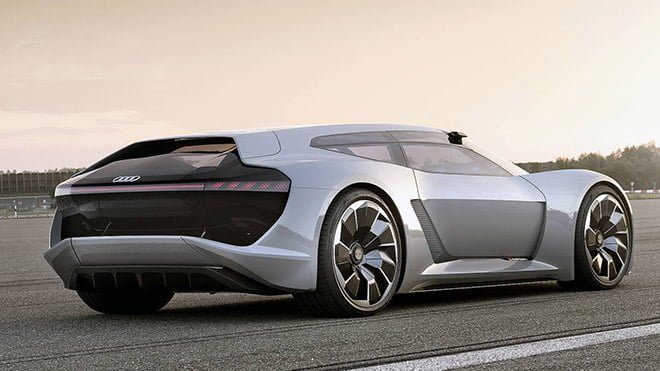 Audi PB18 e-tron vs yeni Tesla Roadster