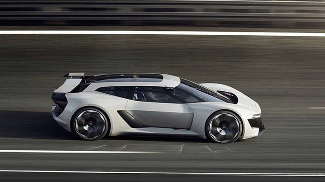 Audi PB18 e-tron vs yeni Tesla Roadster