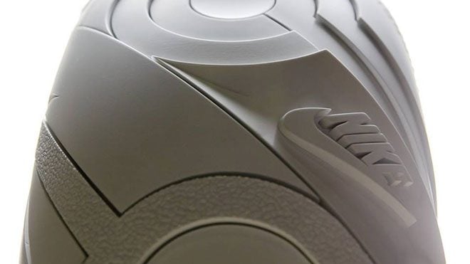 Lexus UX Nike Air Force 1