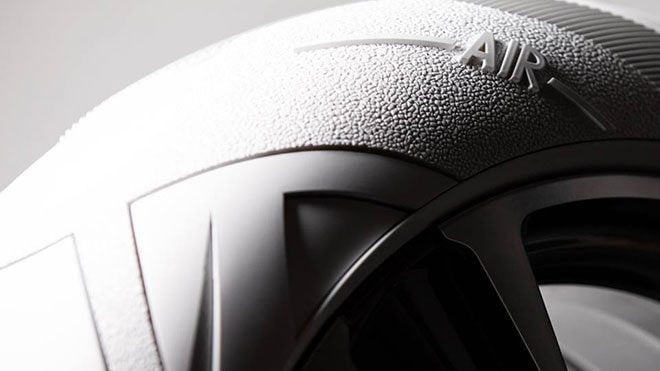 Lexus UX Nike Air Force 1