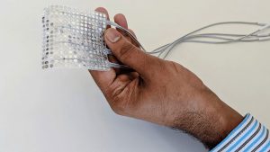 düşünceleri konuşmaya çeviren cihaz