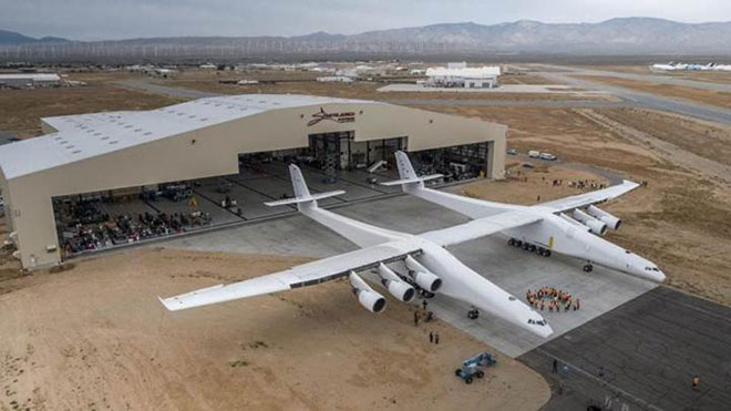 Dünyanın en büyük uçağı Stratolaunch
