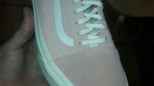 Bu ayakkabı ne renk?