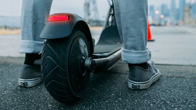 Boosted Red elektrikli scooter