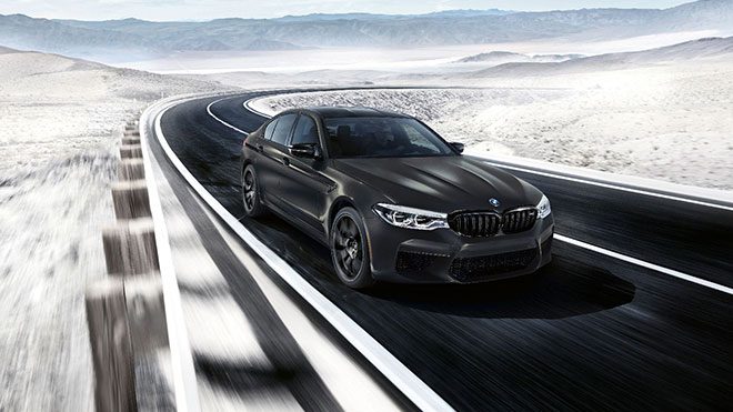 617 beygirlik doğum günü kutlaması; 2020 BMW M5 Edition 35 Years