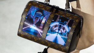 Louis Vuitton kol çantası oled ekran