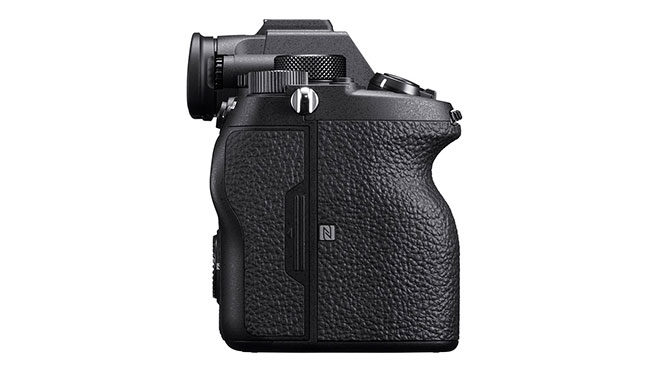 Sony a7R IV tam kare aynasız fotoğraf makinesi