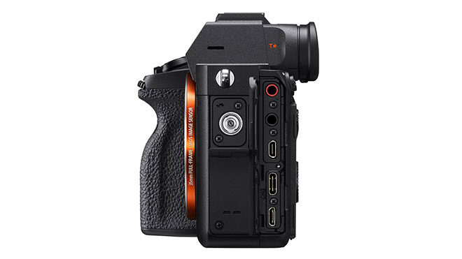 Sony a7R IV tam kare aynasız fotoğraf makinesi