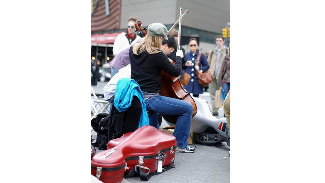 Yapay zekanın bu görselden çıkarttığı şey ise go kart kullanın birisi.