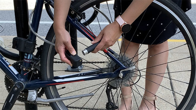 AirLock isimli bu ürün ile bisiklet pompası ile bisiklet kilidi bir araya geliyor