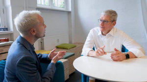 Apple CEO'su Tim Cook Facebook Libra kripto para