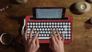 Daktilo tasarımlı mekanik klavye