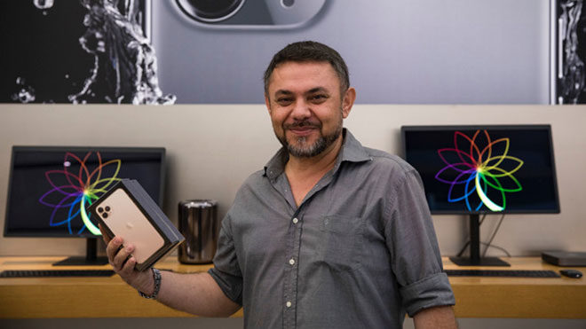 iPhone 11 Pro Max Apple Watch Series 5