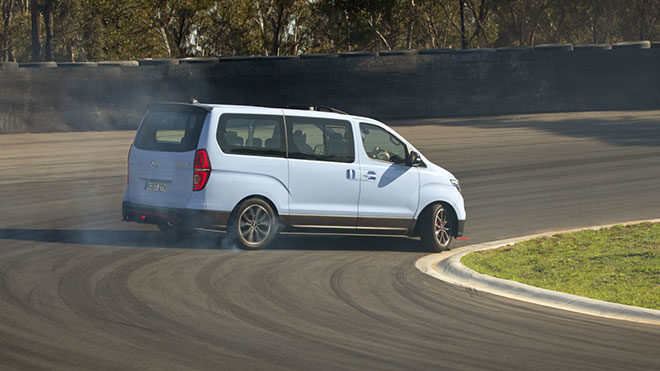 Hyundai iMax N Drift Bus