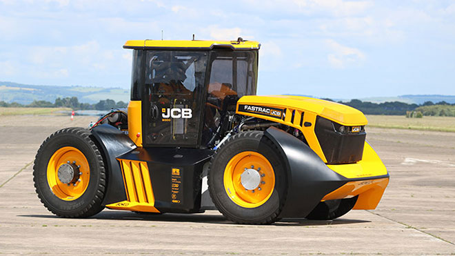 Dünyanın en hızlı traktörü rekoru JCB