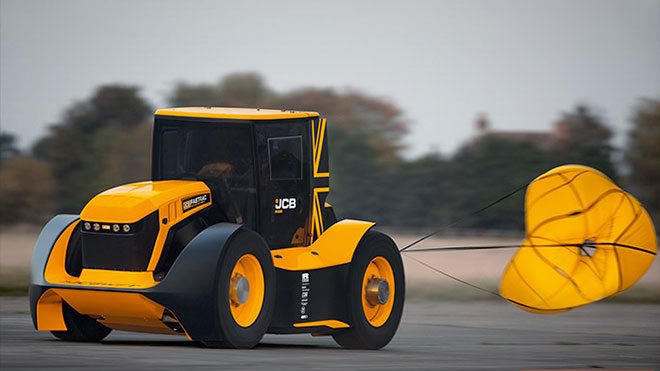Dünyanın en hızlı traktörü rekoru JCB