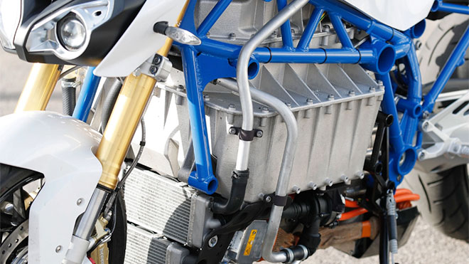 BMW E-Power Roadster elektrikli motosiklet görücüye çıktı