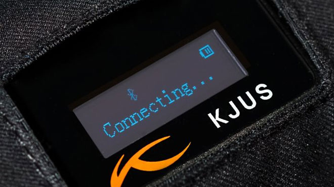 Kablosuz kulaklık yerine kullanılabilen akıllı eldiven