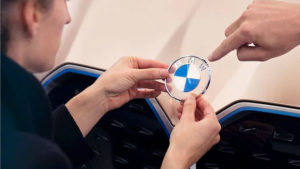 BMW yeni logo