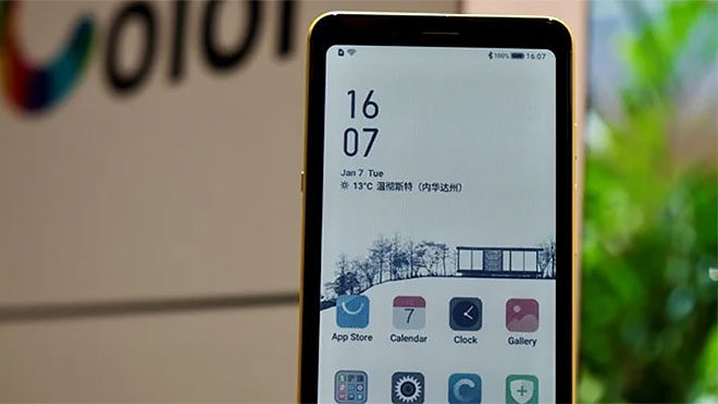 Dünyanın ilk renkli e-mürekkep ekranlı telefon