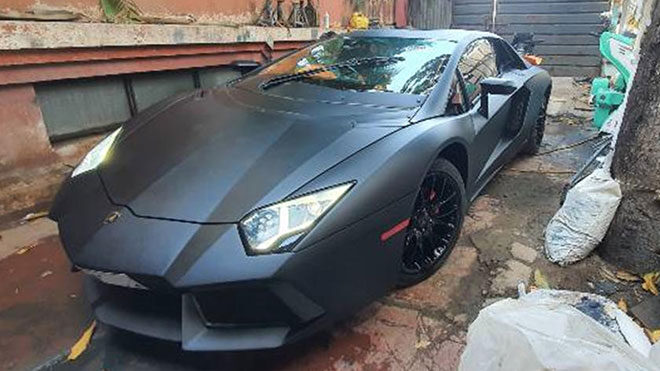 Temeli Honda Civic, görünüşü Lamborghini Aventador