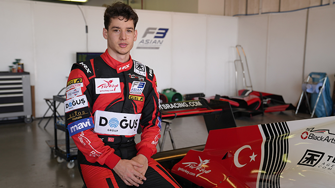 Türk pilot Cem Bölükbaşı Formula 1 için bir adım daha attı