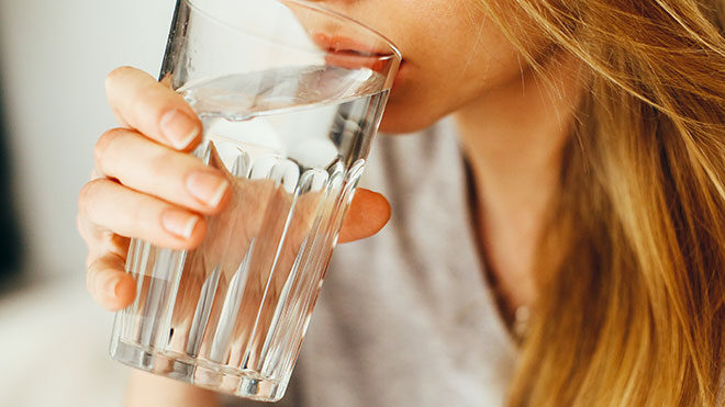 idrar rengi su içmek