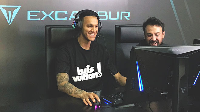 Josef de Souza için seçilen Casper imzalı bilgisayar