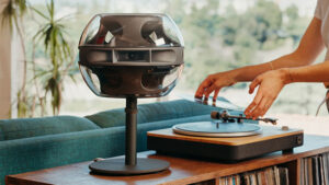 Eski Apple tasarımcısından fütüristik hoparlör: Cell Alpha