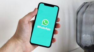 Facebook WhatsApp