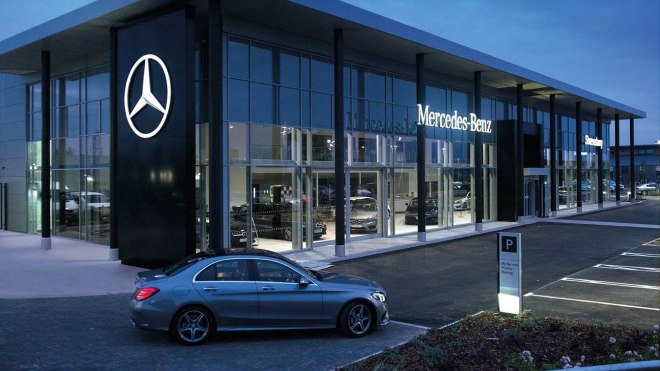 Mercedes elektrik dönüşümü nedeniyle bayilerinin kârlılık payını düşürüyor