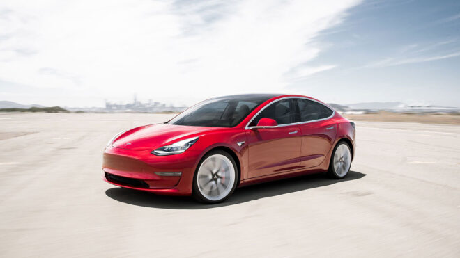 Otomobil fiyatlarını artıran Tesla, tarihinin en büyük tek siparişini aldı