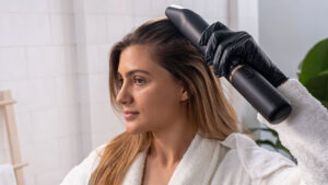 Evde saç boyama aleti L’Oreal Colorsonic tam olarak böyle çalışıyor