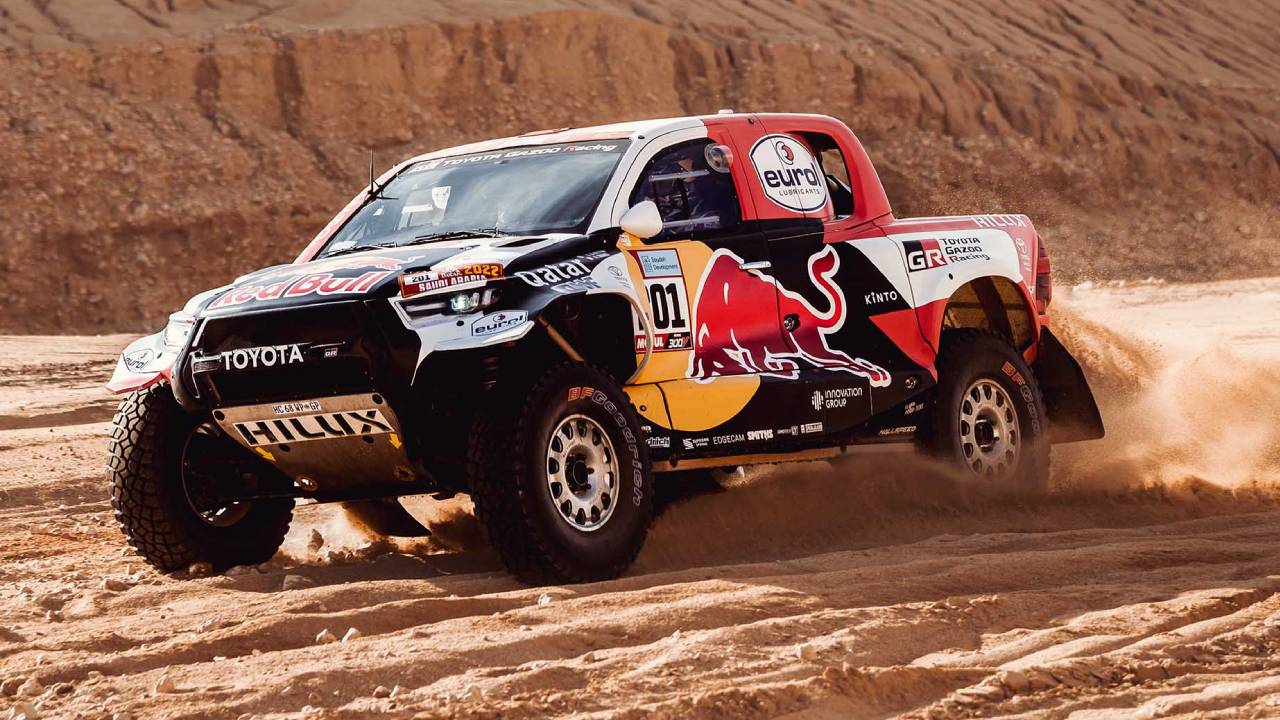 Toyota Hilux, Dakar versiyonuyla yarışlarda ipi göğüslemeyi başardı