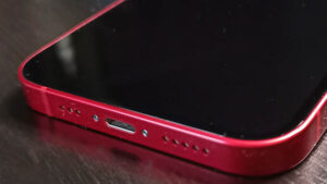 iPhone'larda Lightning baglantisini temizleme