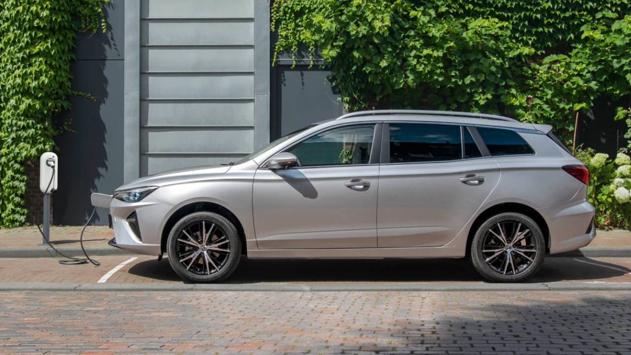 2022 MG5 EV Estate; elektrikli station makyajla çok daha modern - LOG