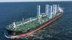 Dev tanker gemisi yelkenler ile donatıldı"