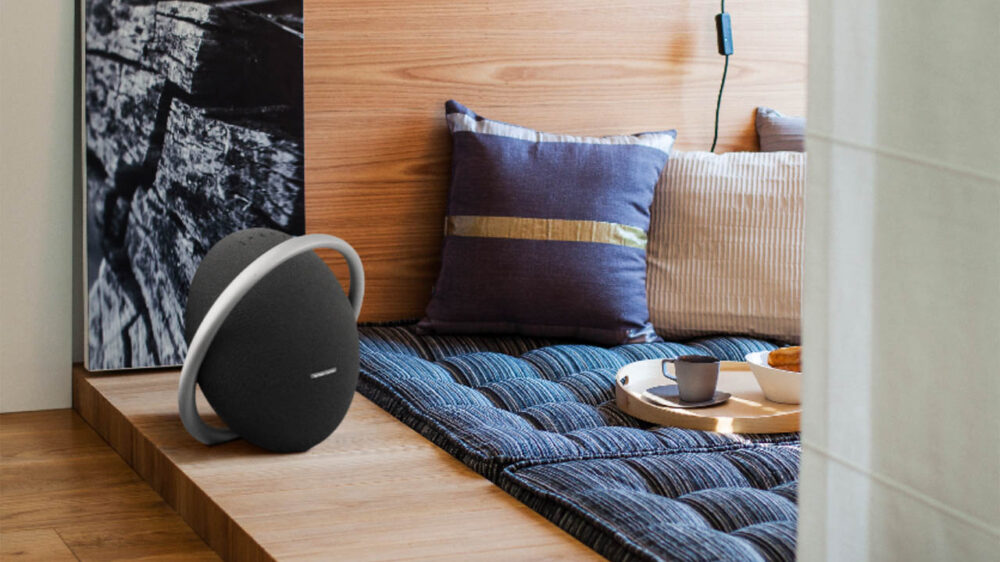 Harman Kardon Onyx Studio 8