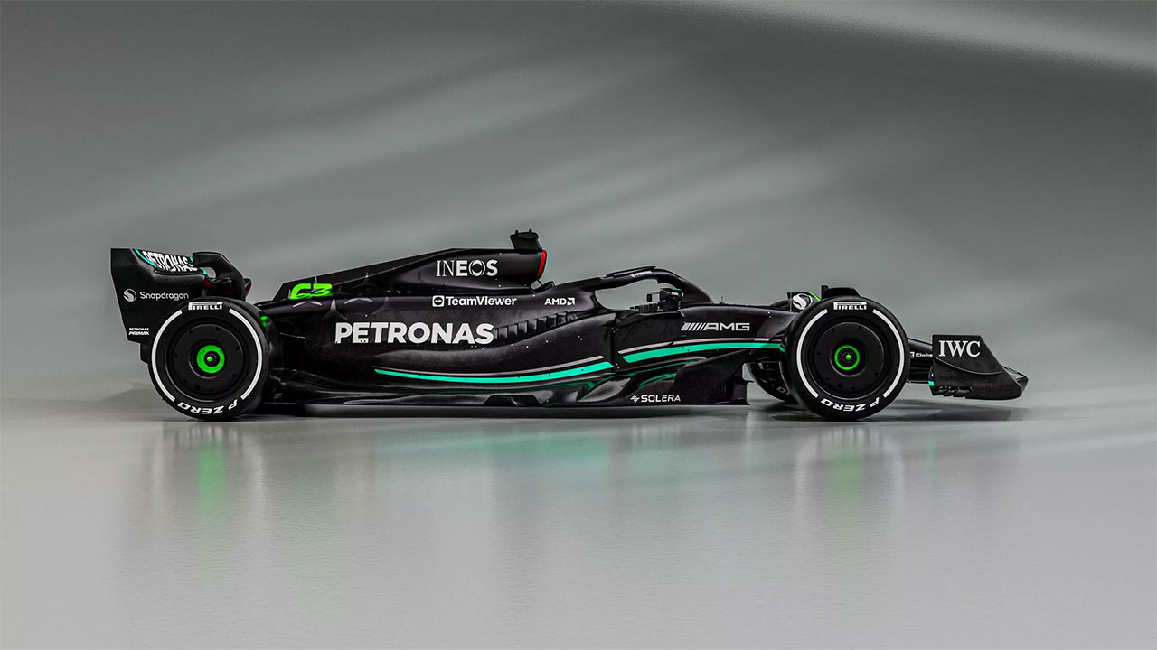MERCEDES AMG PETRONAS F1 T-shirt voor heren met klein 3D-teamlogo uitvoering, zwart, S