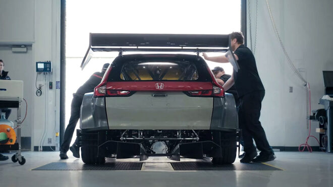 Honda CR-V Hybrid Racer [Video]