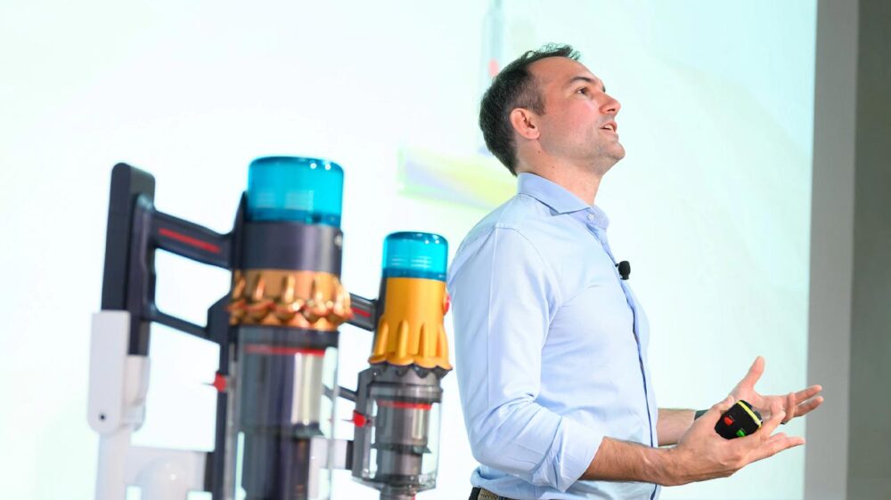 Dyson Teknolojiden Sorumlu Başkanı John Churchill