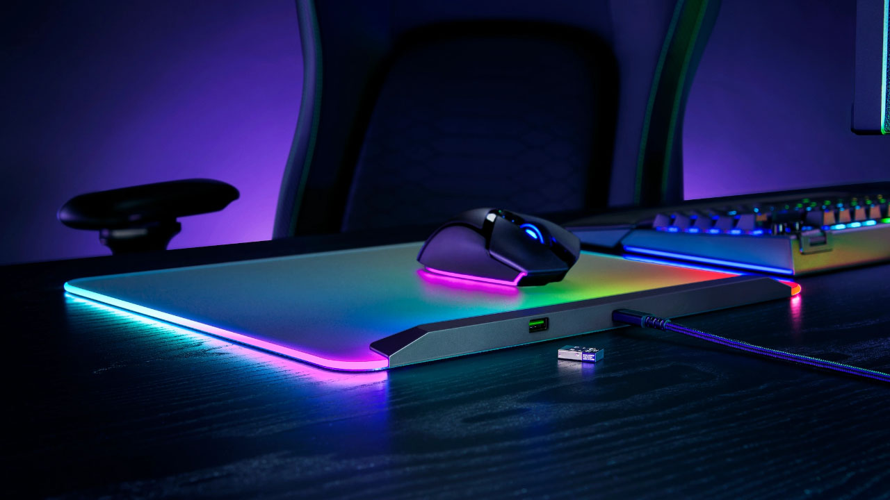 Razer'dan RGB sevenlere özel yeni bir mouse pad geldi - LOG